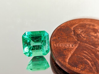 esmeraldas gigantes cristales emerald gemstone gemas piedras preciosas diamantes verdes granate zafiro rubí, emeralds and gemstone jade	
