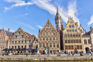 Gotische Giebelhäuser und Speicher an der Graslei in Gent, Belgien – Zunfthaus der Freien Schiffer