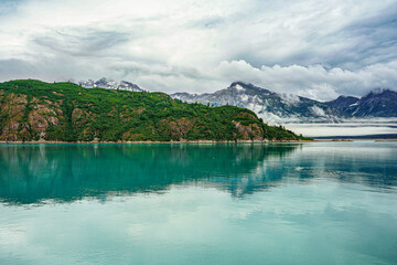 Obraz premium Land before time snow mountains blue waters 