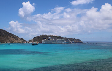 Fototapeta premium Cruise ships docked in Philipsburg Sint Maarten
