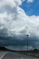 아름다운 뭉게구름, 잘 어울리는 대표적인 색의 조합. 파란색과 하얀색