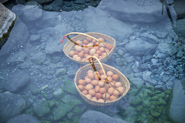 Boil eggs in hot springs