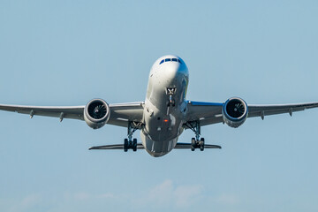 離陸する飛行機