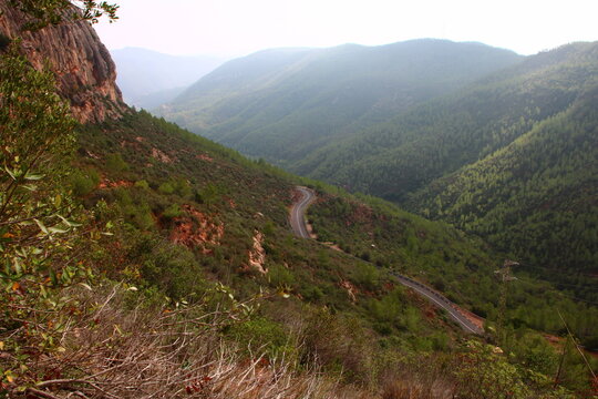 conducir, conduciendo por Collbato, carretera de monta&ntilde;a
