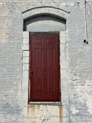 Fototapeta na wymiar Old Red Door