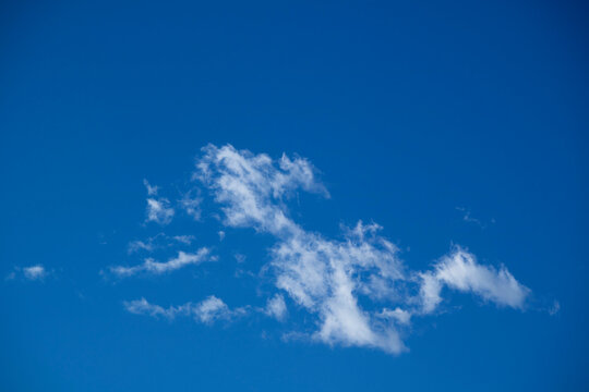 Photographic documentation of white clouds in blue sky