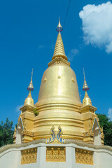 Fototapeta premium Golden pagoda on a clear day
