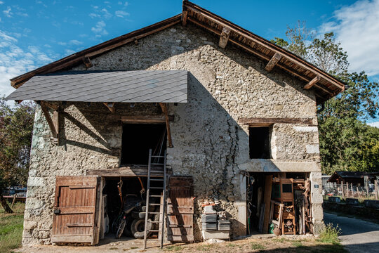 Maison traditionnelle paysanne du Bugey dans l'Ain.