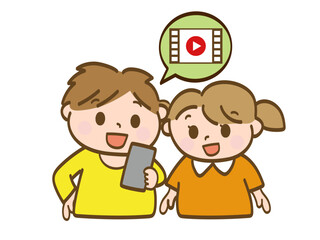 仲良くスマホの動画を見る男の子と女の子__小学生低学年_幼児