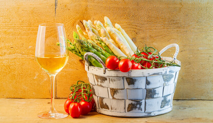 Spargel und Wein