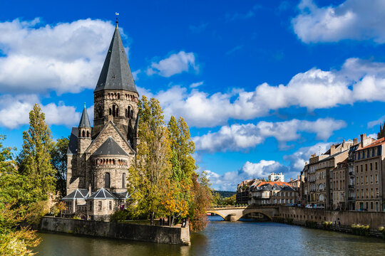 Fototapeta New temple or new protestant temple in metz on the moselle river