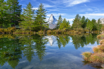 Fototapeta na wymiar Matterhorn, Spiegelung im Grindjiesee