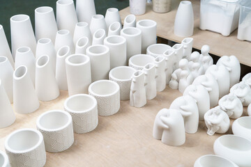 Finished plaster products: vases, figurines, bowls. Making and casting decorative dishes and vases...