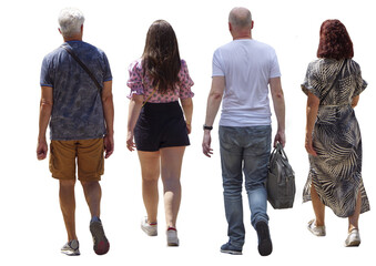 Groupe de quatre personnes vues de dos marchant en été, deux hommes et deux femmes adultes,...