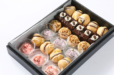 minu cake, finger food.
