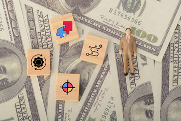 In a representation of business strategy, the businessman solved the puzzle while cogwheels turned, aiming at the target symbol. - obrazy, fototapety, plakaty