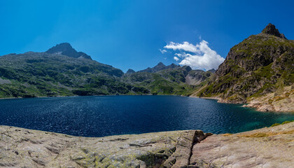 Obraz premium Panoramic view of the Lac d'Artouste, French Pyrenees.