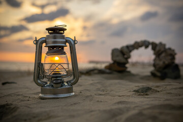 夕日とオイルランタン