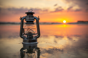 海とオイルランタン