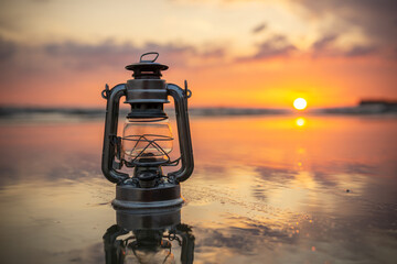海とオイルランタン