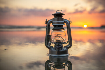 海とオイルランタン