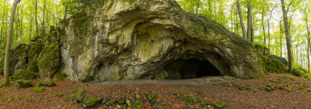 Panorama of the entrance to the Oswaldh&ouml;hle in Muggendorf