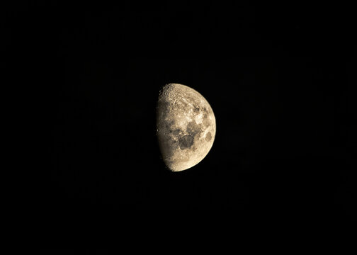 Luna en estado creciente 