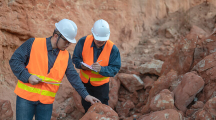Geologist surveying mine,Explorers collect soil samples to look for minerals. - obrazy, fototapety, plakaty