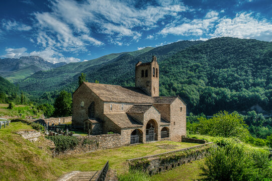 The bell tower of the church of San Miguel is located in the Alto Aragonese town of Lin&aacute;s de Broto, belonging to the municipality of Torla-Ordesa