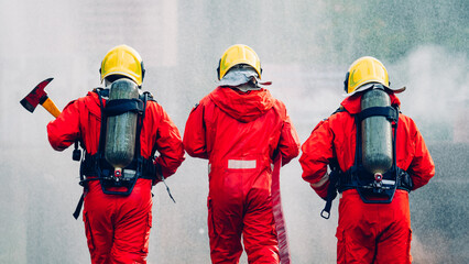 Fototapeta premium Firefighter in Full Protective Gear. Heroic Fireman Combats Intense Blaze with Life-Saving Equipment.