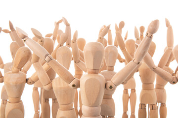 Crowd cheering wooden mannequins - 667245304