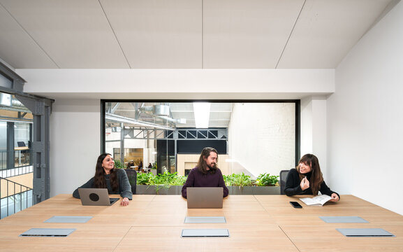 Madrid coworking team discussion