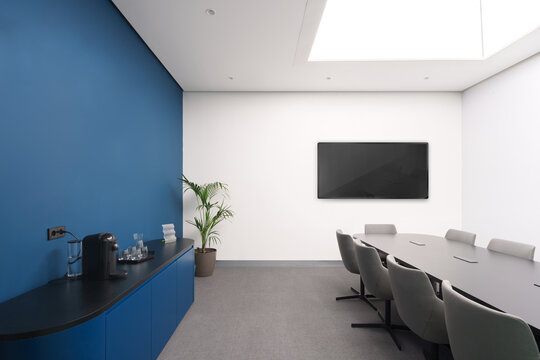 Madrid modern office meeting space - Powered by Adobe
