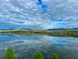  The beautiful Steinaker Lake in the Flaming Gorge area in Wyoming and Ut.