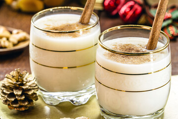 hot eggnog typical of Christmas, made at home all over the world, based on eggs and alcohol. called...