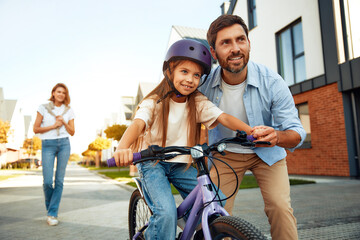 Obraz premium Moving, buying a home. Family shooting.