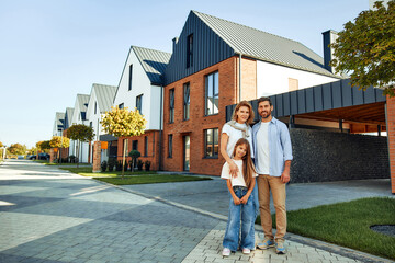 Moving, buying a home. Family shooting.