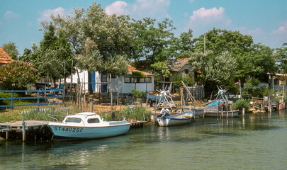 Obraz premium maisons de pêcheurs, Canal du midi, Gaujac, 30, Gard, France