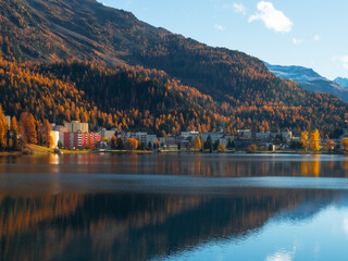 Fototapeta na wymiar Magnificent autumn atmosphere of St.Moritz, famous and luxury ski resort town, located in the upper Engadin valley in the south-eastern corner of Switzerland. View of St.Moritz lake and luxury resorts