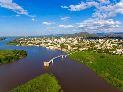 View of the River Paraguai and the City Corumb&aacute;-MS - Pantanal