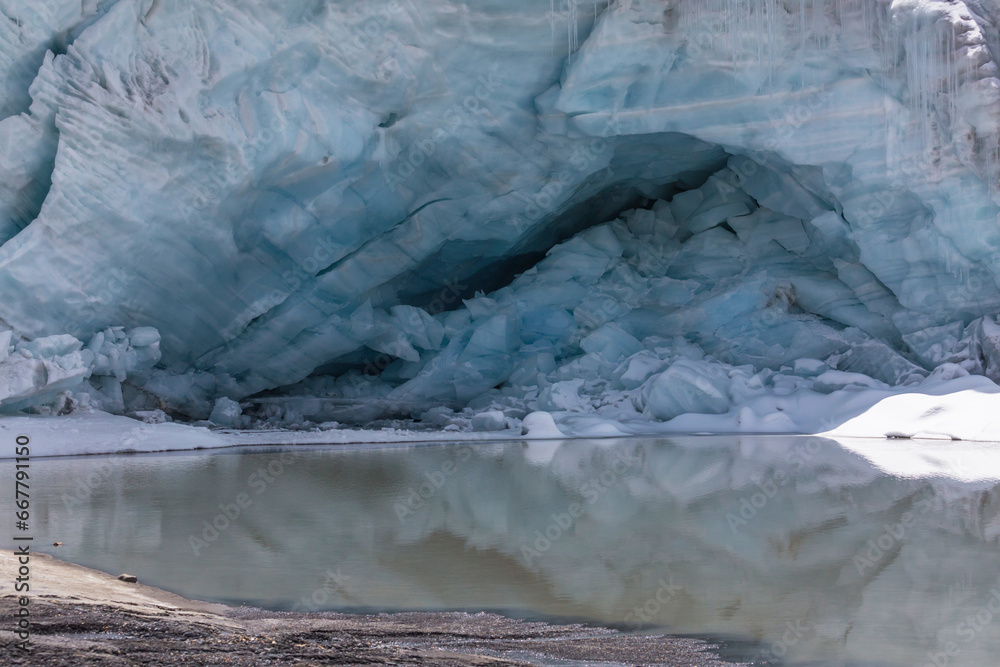 Wall mural Ice grotto