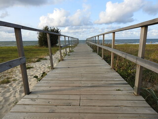 Obraz premium wooden pier over the sea