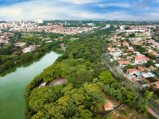 Vista aérea do parque Lagoa do Taquaral em Campinas, São Paulo. 2023,