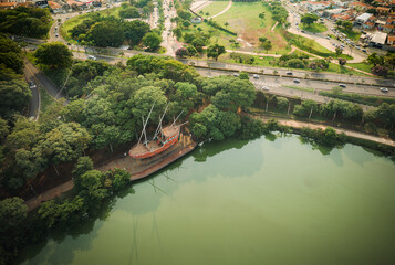 Fototapeta na wymiar Vista aérea do parque Lagoa do Taquaral em Campinas, São Paulo. 2023,
