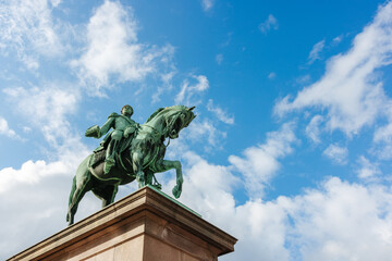 Fototapeta na wymiar Karl Johan-monument in Oslo, Norway