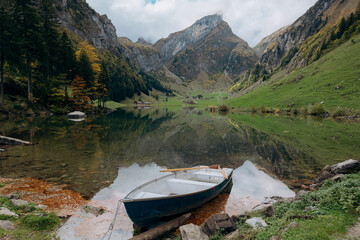 Obraz premium lake in the mountains