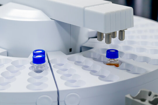 autosampler clamping vial for injection by injector, scientific instrument, autosampler with vial, Chemistry, gc, hplc, chromatography