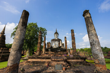 Fototapeta na wymiar Thailand's UNESCO World Heritage Site, Sukhothai Historical Park, is the location to the Wat Mahathat Temple.