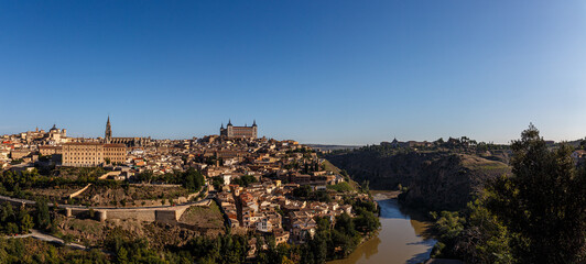 Fototapeta na wymiar View to the city of Toledo from near hill