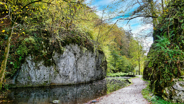 Kleiner See im Glastal bei Hayingen auf der schw&auml;bischen Alb